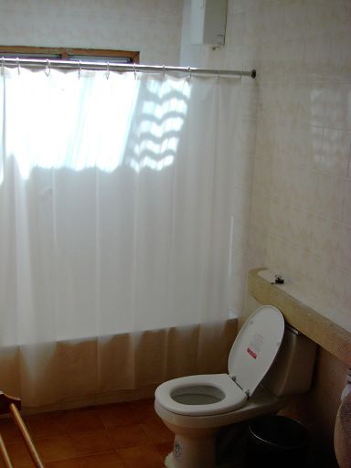 Samui Yacht Club, Koh Samui, Thailand, Badezimmer mit WC und Badewanne