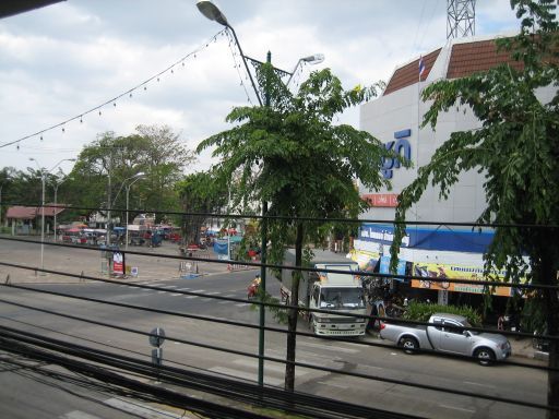 The Ratchathani Hotel, Ubon Ratchathani, Thailand, Ausblick aus dem Zimmer 226 Richtung Nachtmarkt