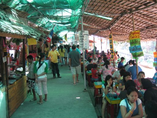 Bang Nam Phung Phra Pradaeng Samut Prakan, Bangkok, Thailand, Essenstände und Sitzgelegenheiten