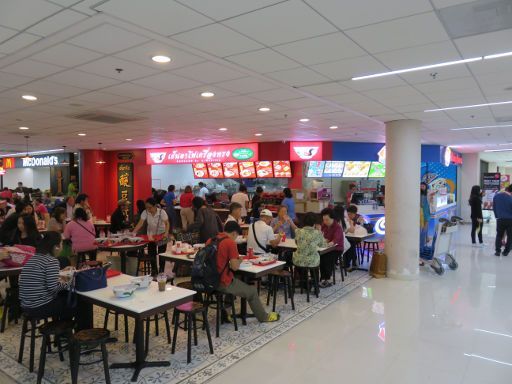 Flughafen Don Mueang Terminal 2, Bangkok, Thailand, Fast Food Ketten oberhalb der Abfertigung