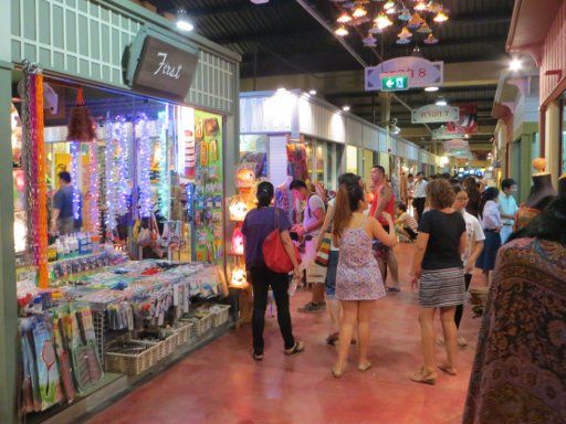 Asiatique, Bangkok, Thailand, Ladengeschäfte in nicht klimatisierten Gängen