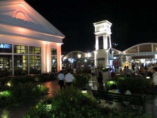 Asiatique, Bangkok, Thailand, zentraler Platz mit Uhrenturm