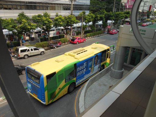 Bangkok Mass Transit Authority, Bangkok, Thailand, Bus an der BRT Station Sathorn