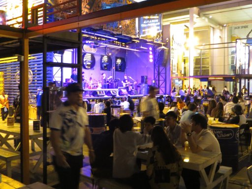 Bangkok, Thailand, Biergarten CentralWorld 2013, Tiger Beer Biergarten und Bühne