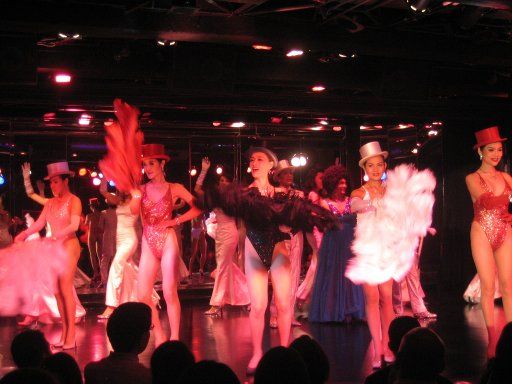 Calypso Cabaret Show, Bangkok, Thailand, Finale in weiß