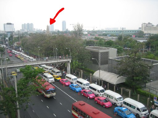 Bangkok, Thailand, Chatuchak Wochenendmarkt, Clock Tower Markierung, Blick von der Sky Train Station auf den Markt