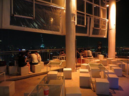 Bangkok, Thailand, Cloud 47 Bar & Bistro, Ausblick Richtung Chao Phraya Fluss / Silom Road