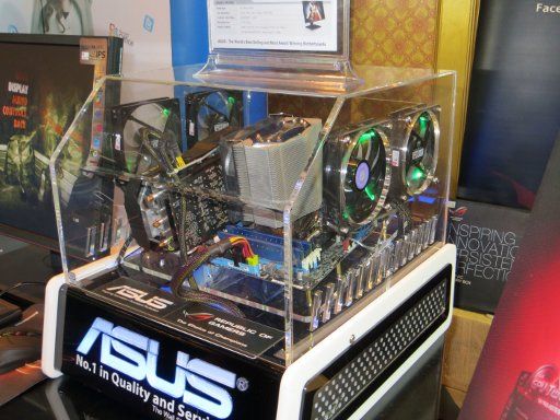 Commart Computer Messe, Bangkok, Thailand, Asus® Mainboard mit extremer Kühlung