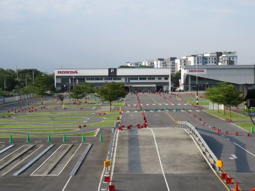 Bangkok, Thailand, Honda Safety Riding Center, Blick auf den Übungsplatz von der Fußgängerbrücke