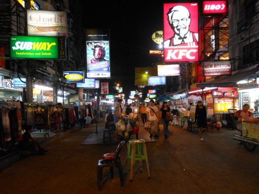 Bangkok, Thailand, Khao San Road, mit amerikanischen Fast Food Ketten