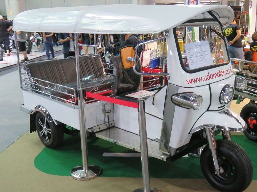 Bangkok, Thailand, Motor Expo 2016, UDA Motor TukTuk 6 Star mit Elektroantrieb