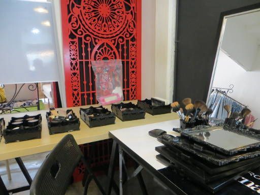 Nuke Makeup Academy, Bangkok, Thailand, Utensilien, Spiegel