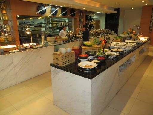 Bangkok, Thailand, COURTYARD® by Marriott®, MoMo Café und Bar, Mittagsbuffet Janaur 2015 für 360,– THB