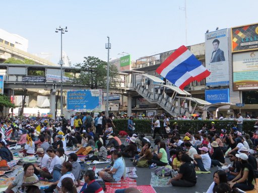 Bangkok, Thailand, Bangkok Shutdown Januar 2014, Zuschauer vor der Bühne direkt beim MBK Center