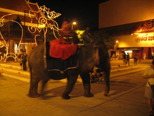 Bangkok, Thailand, Siam Niramit, Elefanten Reiten