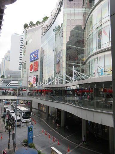 Terminal 21 Asok, Bangkok, Thailand, Eingang von der BTS Station Asok