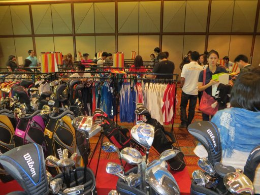 Thai Tiew Thai Februar 2014, Bangkok, Thailand, Supersports Super Sale mit bis zu 70 % Rabatt