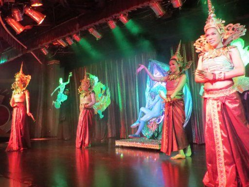 The Playhouse Theater Cabaret Show, Bangkok, Thailand, Thailändische Kostüme