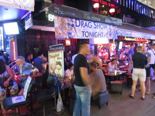 The Stranger Bar, Drag Season Extravaganza, Bangkok, Thailand, Terrasse und Eingang in der Soi 4