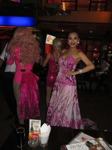 The Stranger Bar, Drag Season Extravaganza, Bangkok, Thailand, Terrasse mit den Stars der Show