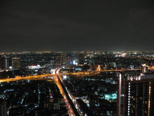 Bangkok, Thailand, Zeppelin Bar & Restaurant, Ausblick Sukhumvit Road stadtauswärts