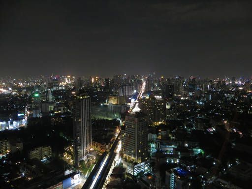 Bangkok, Thailand, Zeppelin Bar & Restaurant, Ausblick Sukhumvit Road stadteinwärts