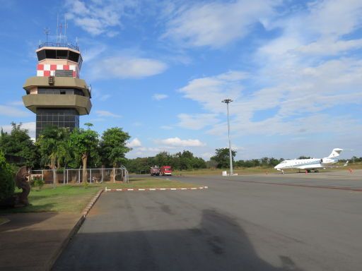 Buri Ram, Thailand, Flughafen BFV, Vorfeld mit Kontrollturm