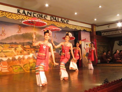 Chiang Mai, Thailand, Kantoke Palace, Sonnenschirm Tanz