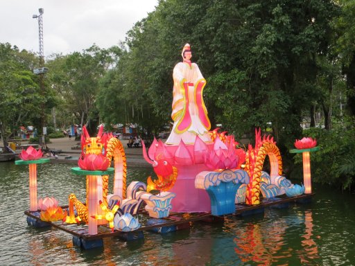 Hat Yai Municipal Park, Hat Yai, Thailand, Laternen Kunstwerke auf dem Wasser