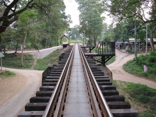 Kanchanaburi, Thailand, River Kwai Bridge Eisenbahnstrecke Richtung Namtok