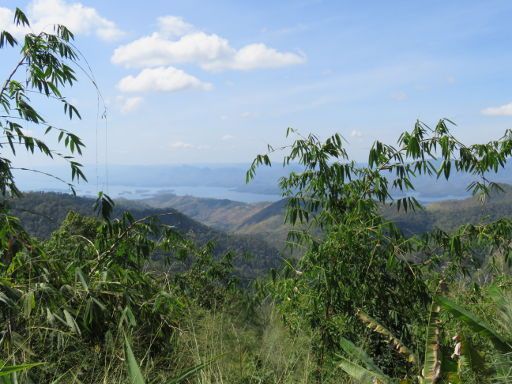 Kanchanaburi, Thailand, Deathrail Motorcycle Tours, Blick auf den Srinagarind Stausee