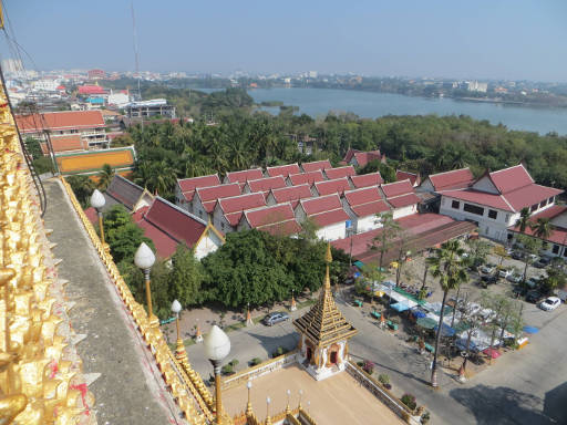 Khon Kaen, Thailand, Wat Nong Wang, Ausblick von der 9.Etage auf den See