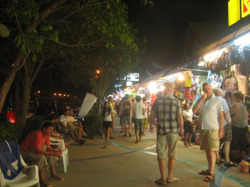 Krabi, Ao Nang, Ao Phra Nang, Thailand, Nachtleben an der Strandstraße