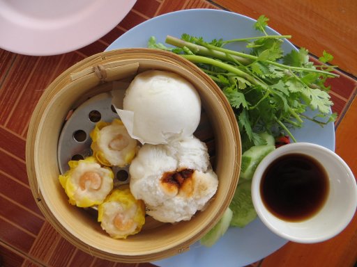 Mae Sot, Thailand, Su Pan Restaurant mit Shrimp Dumpling, Red Pork Bun und Cream Bun