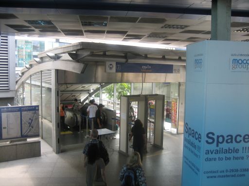 MRT Metro, Bangkok, Thailand, Eingang Station Sukhumvit