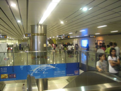 MRT Metro, Bangkok, Thailand, Zugang zur Platform Station Sukhumvit