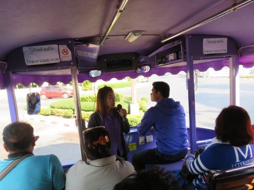 Bus Stadtrundfahrt, Nan, Thailand, Reiseleitung auf Thailändisch