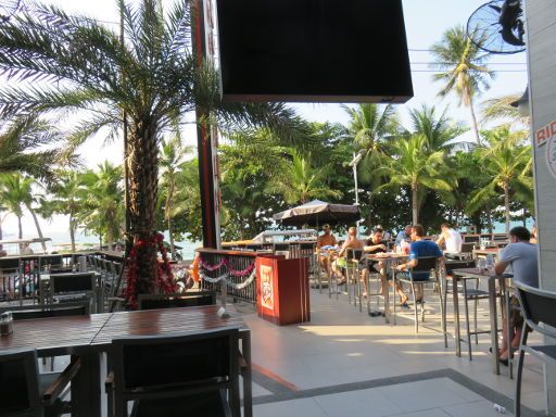 Hooters™, Pattaya, Thailand, Terrasse an der Beach Road mit Blick auf das Meer