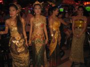 Loy Krathong, 2010, Pattaya, Thailand, tradionelle Kleider