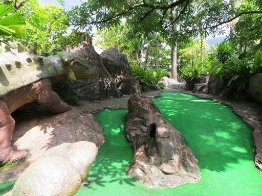 Dino Park Mini Golf, Phuket Thailand, Dinosaurier und einfache Bahn