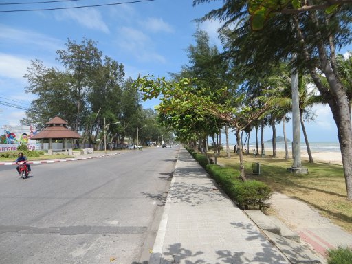 Songkhla, Thailand, Straße am Meer, Strand Chalathat