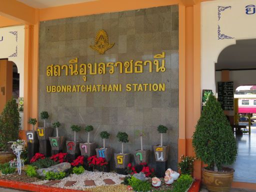 Bahnhof, Ubon Ratchathani, Thailand, Eingang zum Bahnhof
