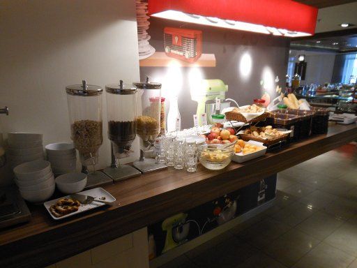 ibis Kiew Shevchenko Boulevard, Kiew, Ukraine, ein Teil vom Frühstücksbuffet