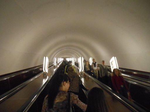 Metro, Kiew, Ukraine, Station Universität Rolltreppe