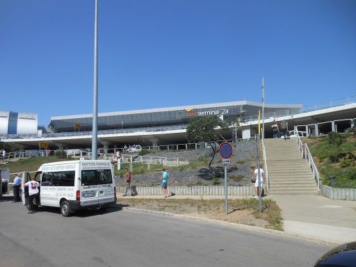 Flughafen Budapest BUD, Ungarn, Parkplatz Nähe Flughafengebäude Transfer Mietwagen im August 2012