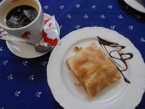 Restaurants & Kaffeehäuser, Budapest, Ungarn, First Strudel House of Pest, Julius Meinl Kaffee und Apfelstrudel