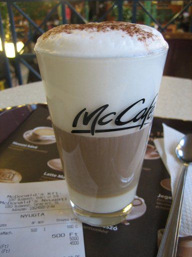 Restaurants & Kaffeehäuser, Budapest, Ungarn, Mc Café® Latte Macchiato