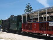 Kindereisenbahn, Budapest, Ungarn, Zug in der Station Széchenyihegy