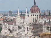 Ungarisches Parlamentsgebäude, Budapest, Ungarn, Außenansicht an der Donau