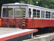 Schwabenbergbahn Zahnradbahn, Budapest, Ungarn, Zug in der Endstation Széchenyi hegy, Gyermekvasút